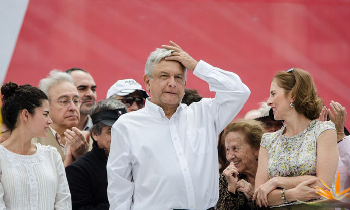 tiran-huevos-a-amlo-en-mitin-por-veracruz-a0f962efdc5ee9de925285087fddd5b3