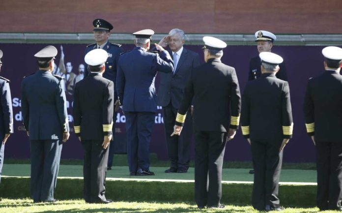 amlo-encabezo-ceremonia-salutacion-hector_0_28_1280_797