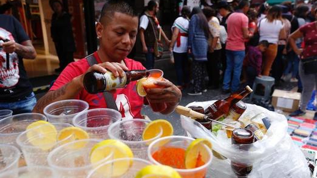 cerveza-preparada-cuesta-pesos-calle_thumb_593_348