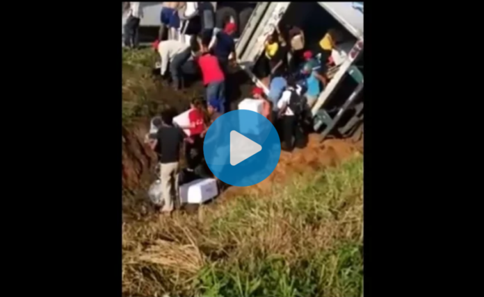Vuelca tráiler en Cosamaloapan