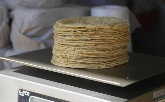 Morena podría aumentar precio de la tortilla