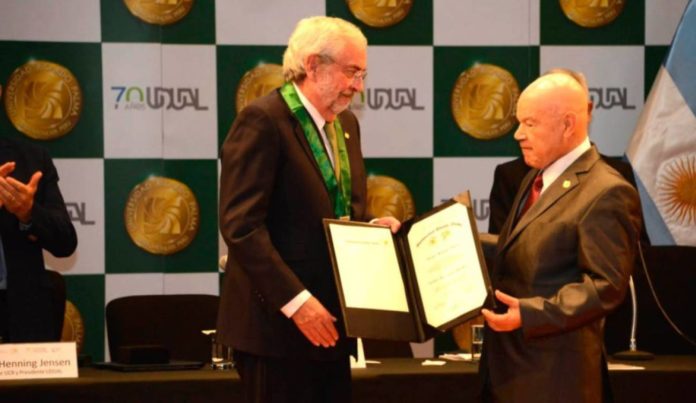Enrique Graue recibe premio Honoris Causa