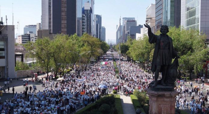 AMLO se queda cada vez más solo