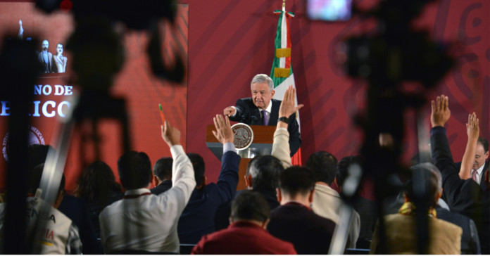 AMLO-medios