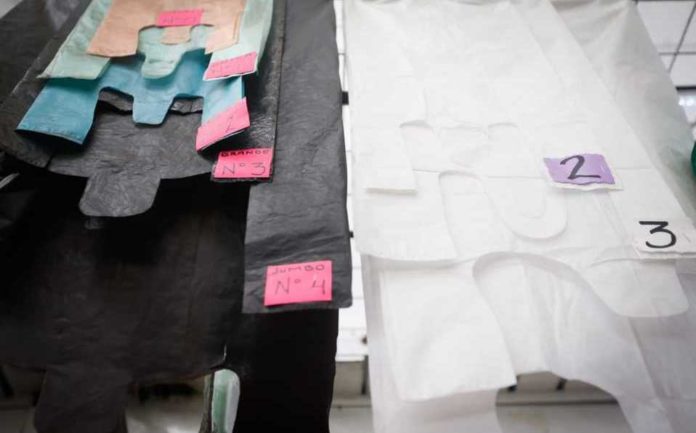 Van contra comercios que den bolsas de plástico