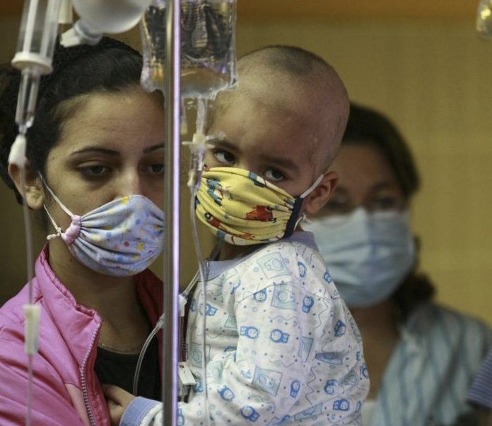 Juez ordena a Gobierno a surtir medicamentos a niños con cáncer