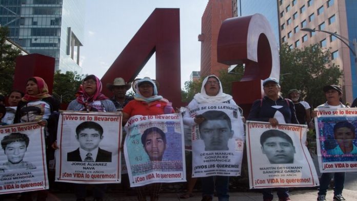 Zaldivar acepta participar en reuniones con padres de los normalistas desaparecidos