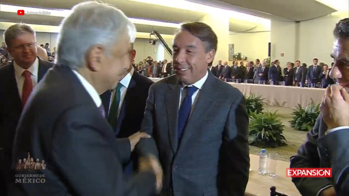 Así López se lanzaba contra Emilio Azcárraga, hoy lo invita a cenar para pedirle dinero
