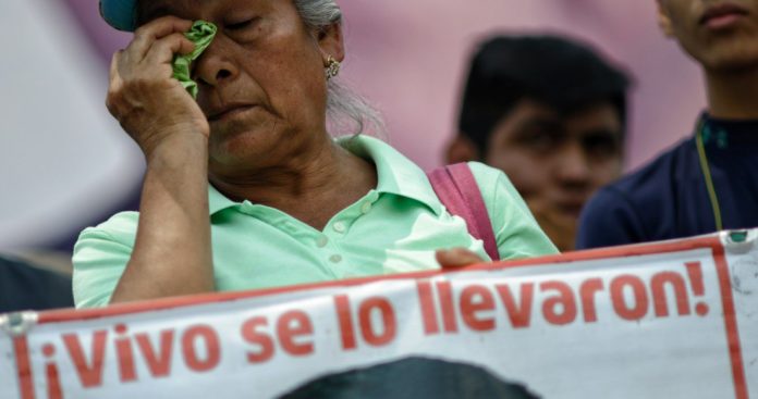 Padres de los 43 de Ayotzinapa Padres de los 43 de Ayotzinapa