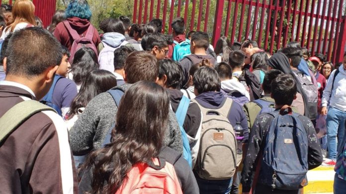 Desalojan a estudiantes de Voca 8 del IPN por falsa amenaza de bomba