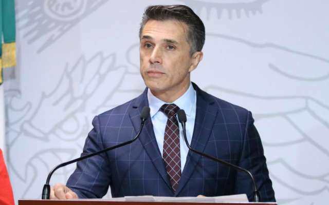 Critican a Sergio Mayer por llorar al hablar de la violencia contra mujeres