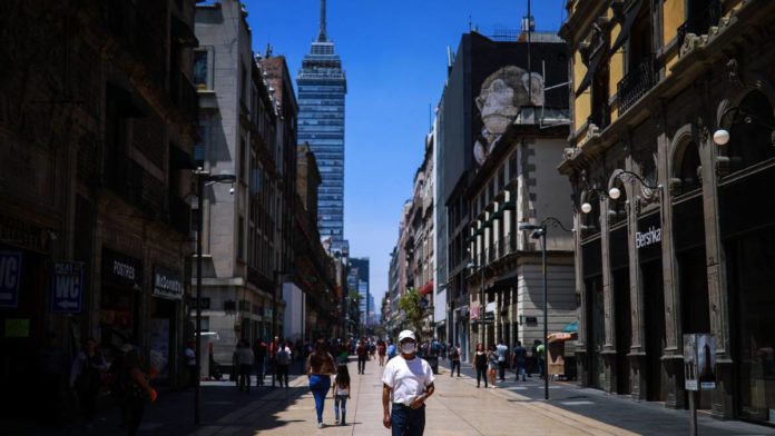 ¡COVID-19 imparable! Sube a 585 positivos y ocho decesos en México