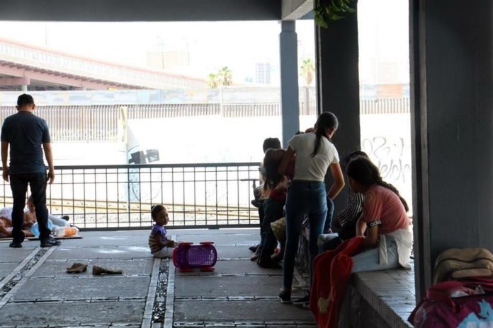 México recibirá a migrantes que rechace EU por la pandemia del COVID-19