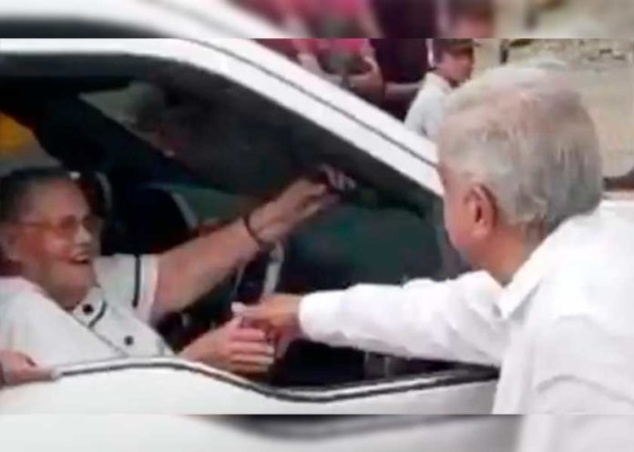 AMLO y la madre del Chapo