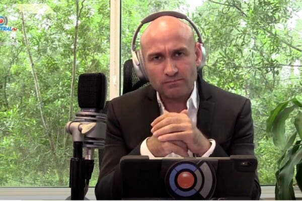 “Ya no hagan corajes mis amigos de la 4T”, responde Ferriz Jr. ante polémica del golpe de Estado
