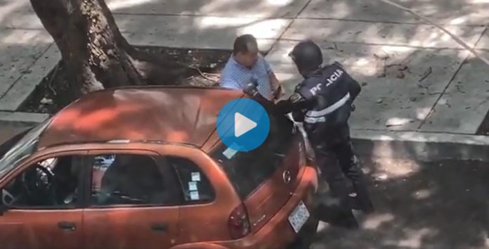 Policía capitalino acepta mordida Policía capitalino acepta mordida