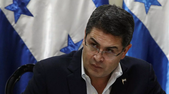 Presidente de Honduras sigue grave tras ser hospitalizado por COVID-19
