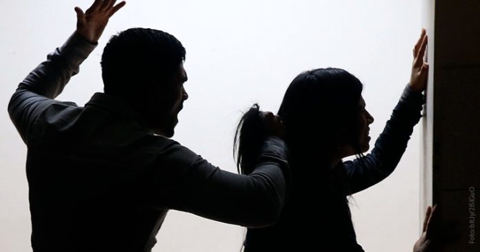 Agresión contra mujeres