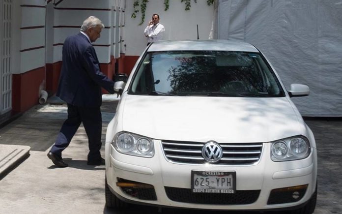 Placas del Jetta blanco de AMLO Placas del Jetta blanco de AMLO