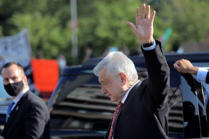 AMLO ignora migrantes