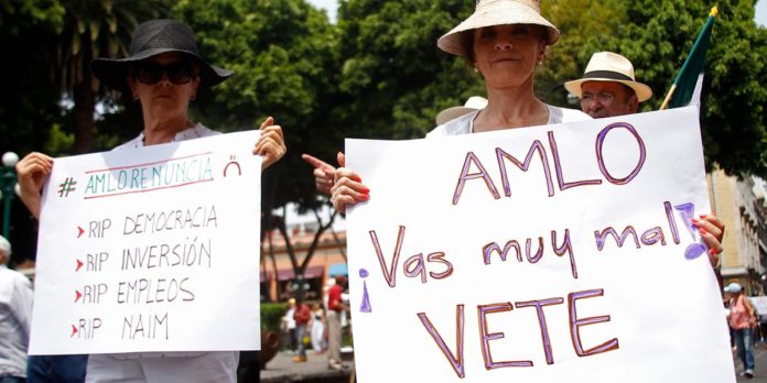 Manifestación-Fuera-AMLO