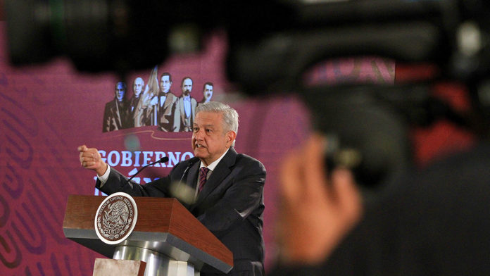 Persisten malas prácticas en gobierno de AMLO en contratos de publicidad oficial