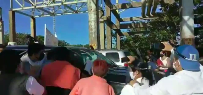 En Veracruz, AMLO rechazó a padres de víctimas de violencia, en Sinaloa le da la mano a “El Komander”