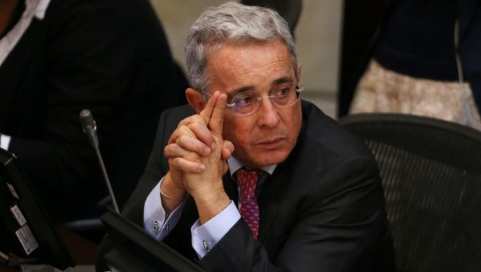 Ordena detención domiciliaria contra el expresidente de Colombia Álvaro Uribe
