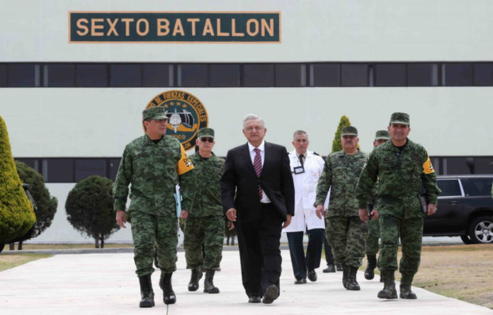 AMLO y la militarización del país AMLO y la militarización del país