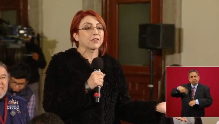 Soy “chaira” y “amlover”, responde Fernanda Tapia ante críticas por su asistencia a la mañanera