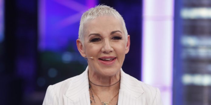 Roban equipaje de la cantante española, Ana Torroja en el AICM