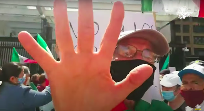 Integrantes de FRENA “agreden” a reportera