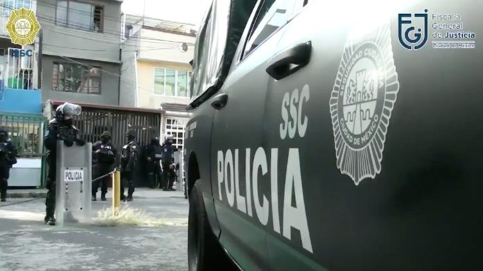 Detienen a cinco personas durante cateo en domicilios de Azcapotzalco