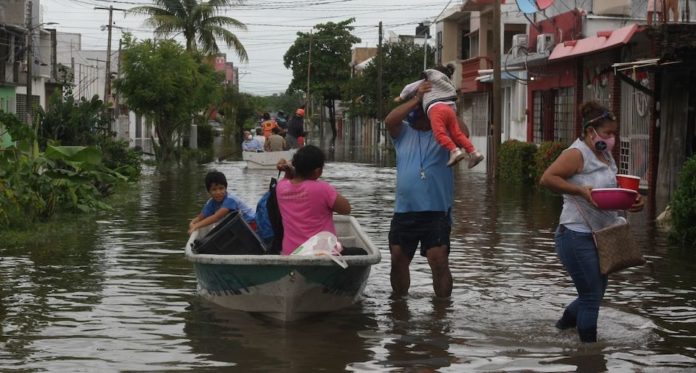 Denuncian a AMLO por inundaciones Denuncian a AMLO por inundaciones