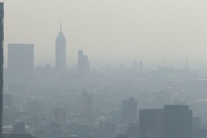 Extiende restricciones vehiculares por mala calidad del aire en Valle de México