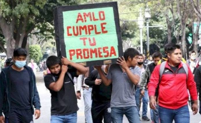AMLO normalistas (1) AMLO normalistas