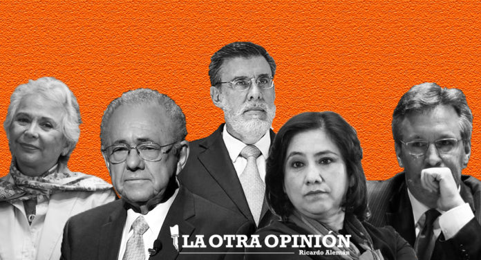 Los funcionarios de la 4T