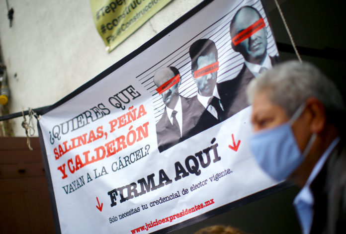 INE detecta cinco mil firmas de muertos para consulta contra expresidentes