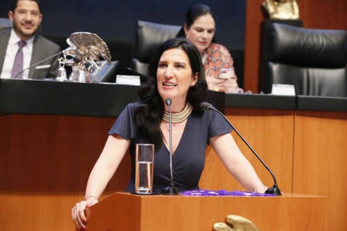 Kenia López Rabadán