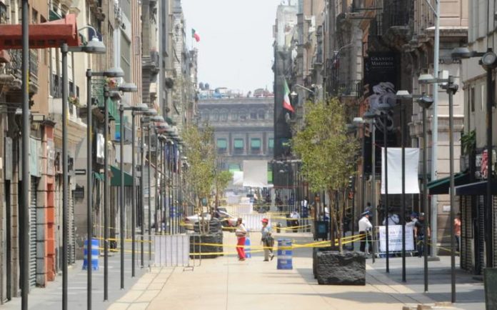 Expertos piden reforzar confinamiento para contener nueva cepa, 4T rechaza medidas restrictivas