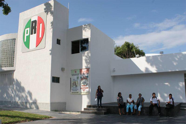 Ladrones abren boquete para robar en sede del PRI en Cancún