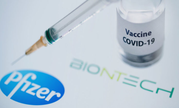 Pfizer asegura que su vacuna es efectiva contra nuevas cepas