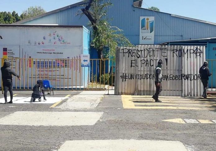 Encapuchados toman CCH Vallejo Encapuchados toman CCH Vallejo