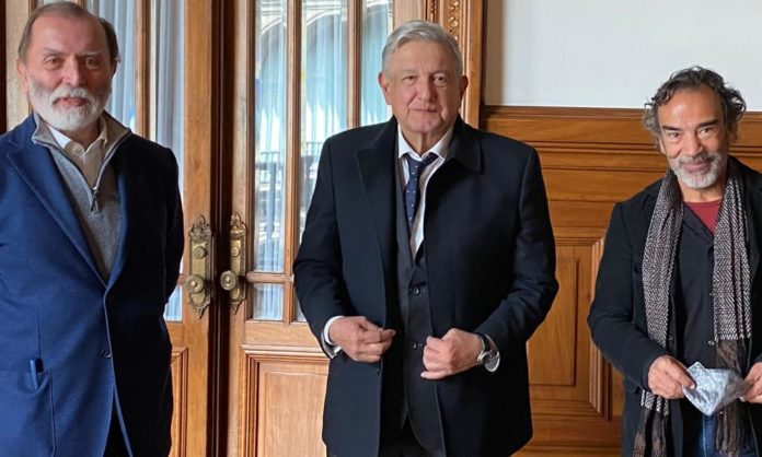 Aplaudidores desayunan con AMLO Aplaudidores desayunan con AMLO