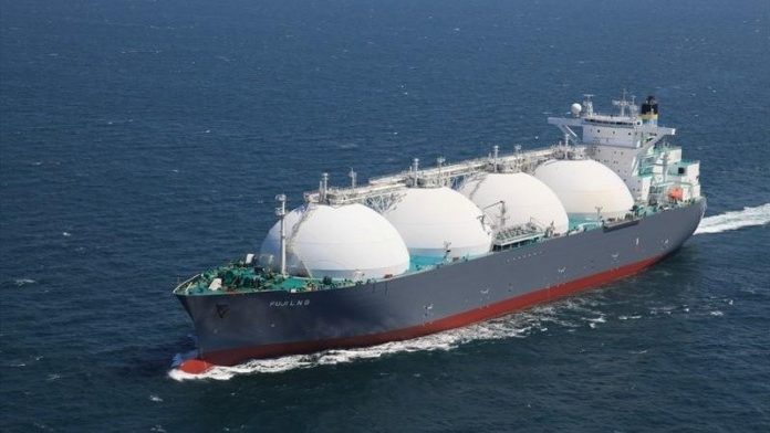 CFE adquiere cuatro barcos con gas natural licuado para atender desabasto