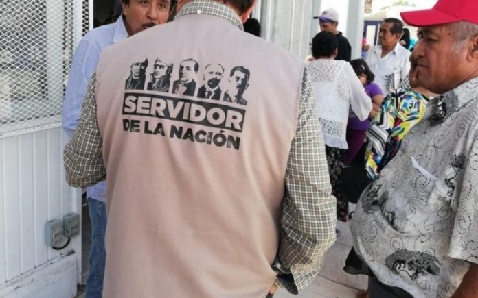 INE celebra que dejen de tomar fotografías a credencial de elector durante vacunación