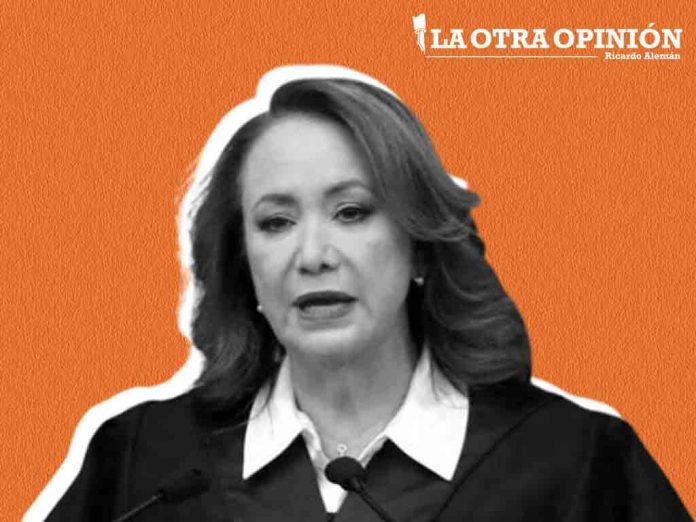 yasmin-esquivel-miistra-denuncia-plagio-tesis,UNAM no podrá revocar el titulo de Yasmín Esquivel,UNAM no puede quitarle el título a Yasmín Esquivel,Yasmín Esquivel impuso a su amiga Yasmín-Esquivel-denuncia-ante-fiscalía-que-su-tesis-fue-plagiada-por-alumno-que-la-presentó-primero,UNAM no podrá revocar el titulo de Yasmín Esquivel,UNAM no puede quitarle el título a Yasmín Esquivel,Yasmín Esquivel impuso a su amiga