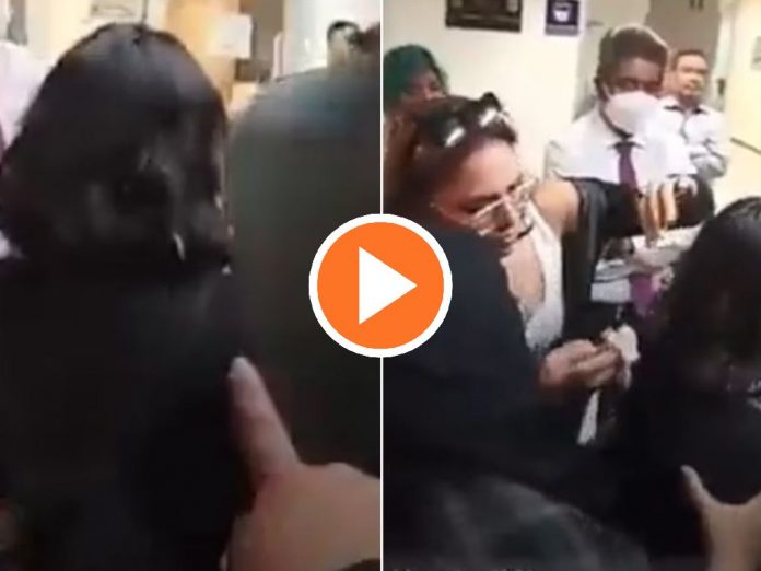 VIDEO: Captan supuesta chinche en cabello de alumna de la UNAM VIDEO: Captan supuesta chinche en cabello de alumna de la UNAM